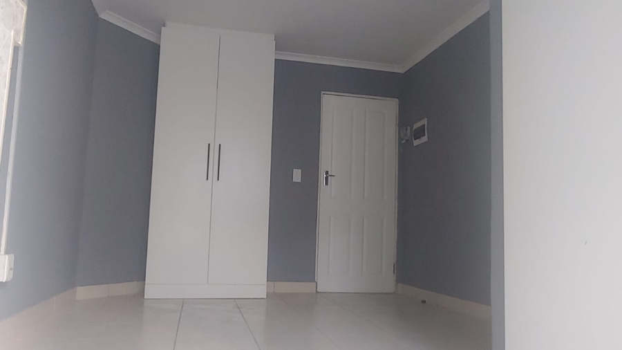 9 Bedroom Property for Sale in Phoenix Western Cape